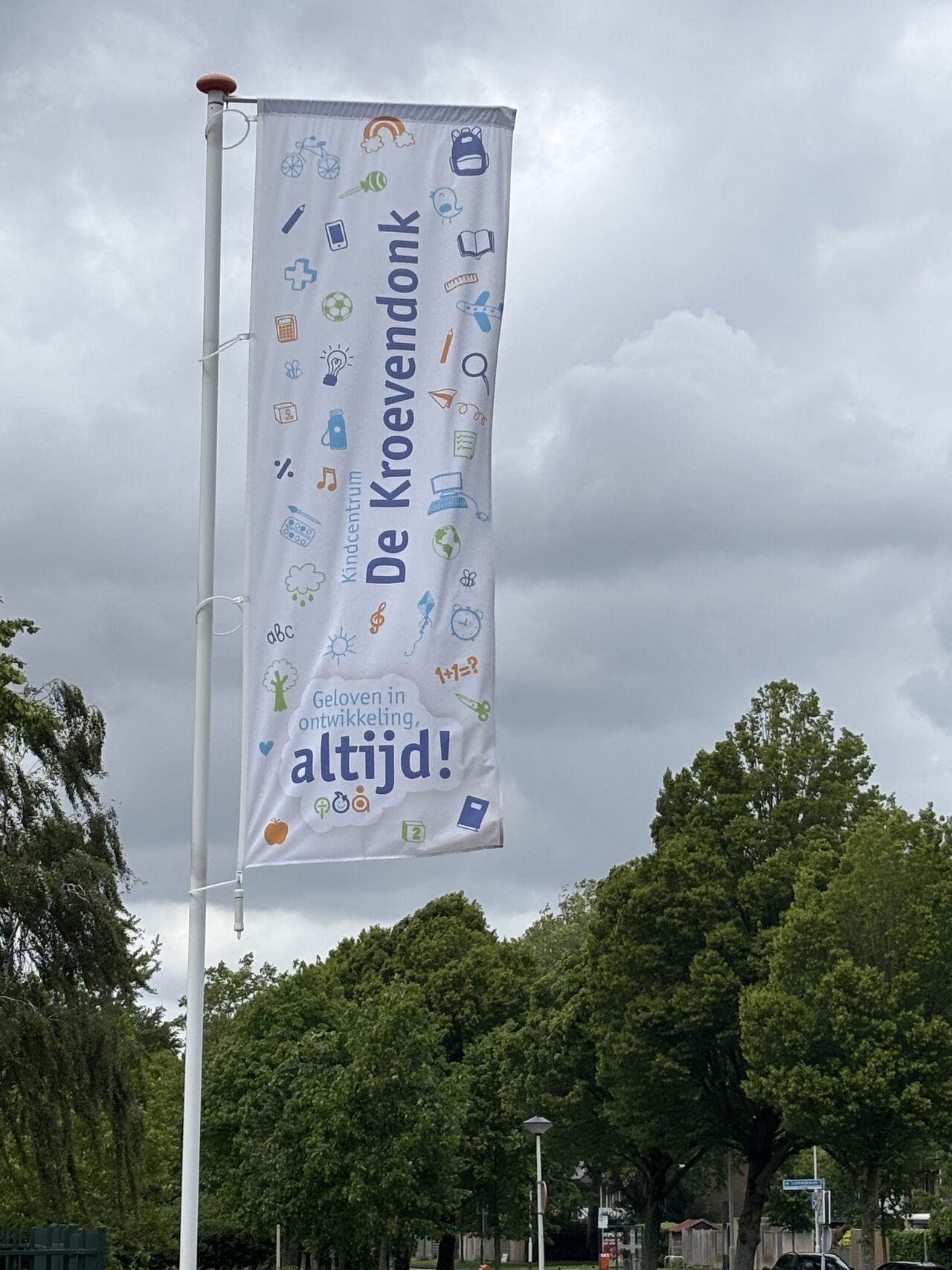 Onze directeur ging langs bij Kindcentrum De Kroevendonk